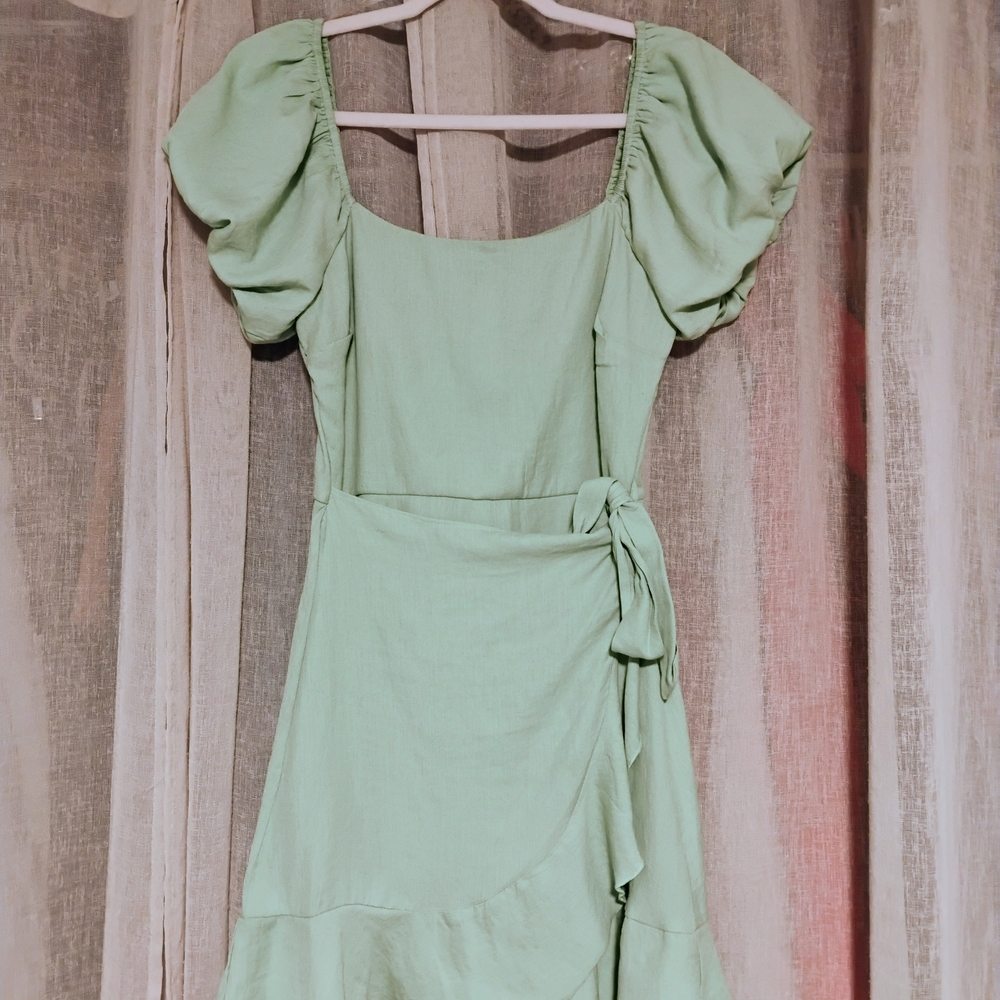 Trixxi Light Green Puff Sleeve Midi Dress